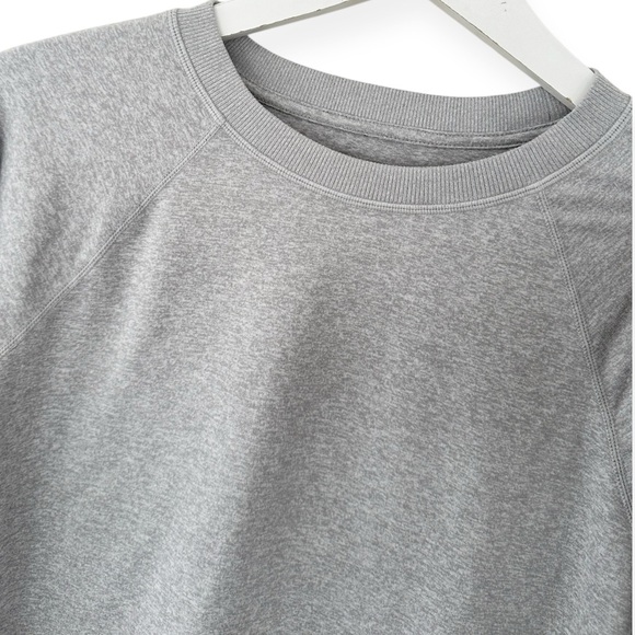 Vuori • Long-Sleeve Halo Crew DreamKnit™ Pullover - Picture 6 of 10